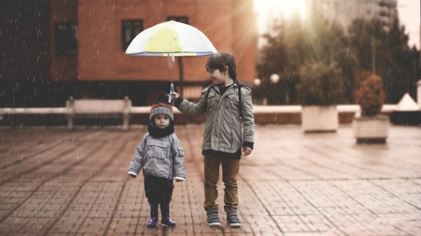 consumer - LGI - BANNER - brothers under umbrella - 730x411